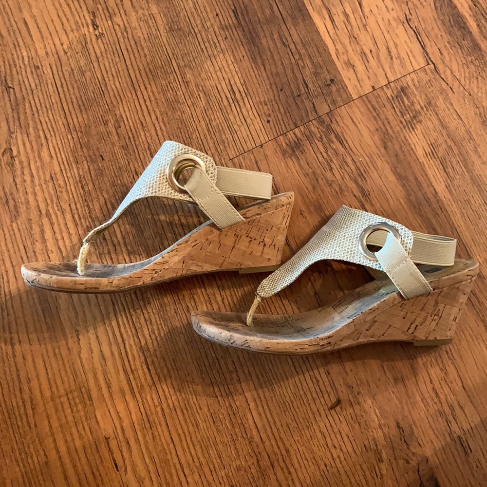 White Mountain gold Sandals